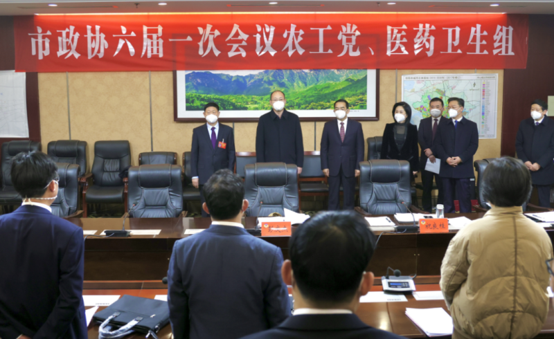 蔡松涛 陈志伟分别看望出席市政协六届一次会议的政协委员